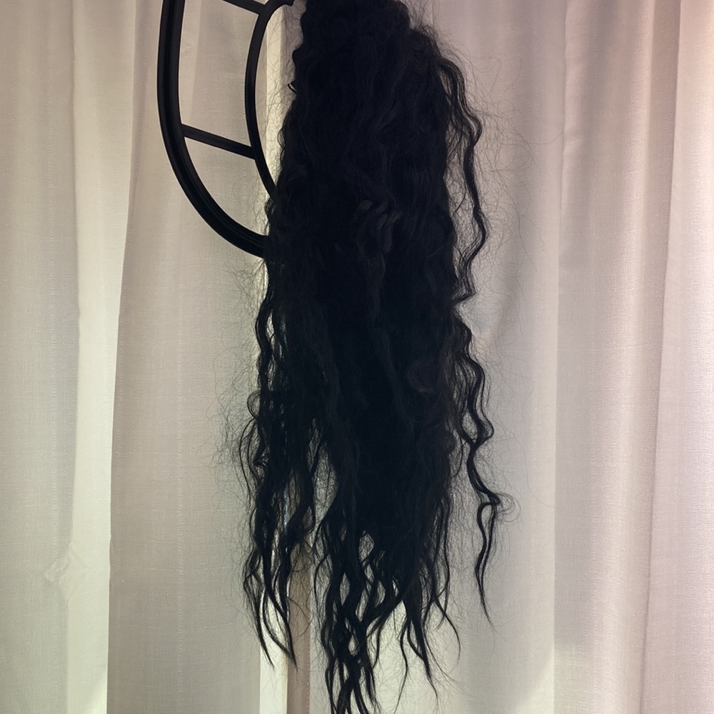 Black Wavy Brazilian Luvme 18-inch Remy Hair Wig
